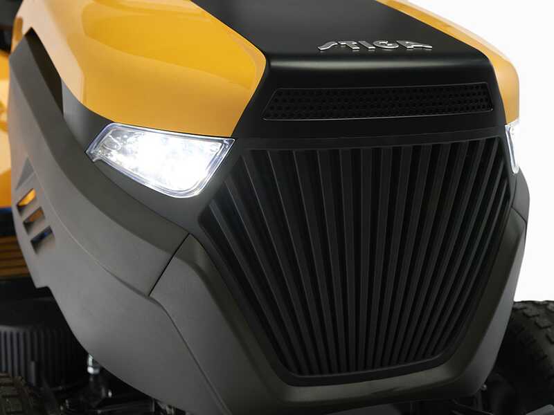 Stiga Tornado 598e - Akku-Rasentraktor 48V/40Ah - mit Seitenauswurf