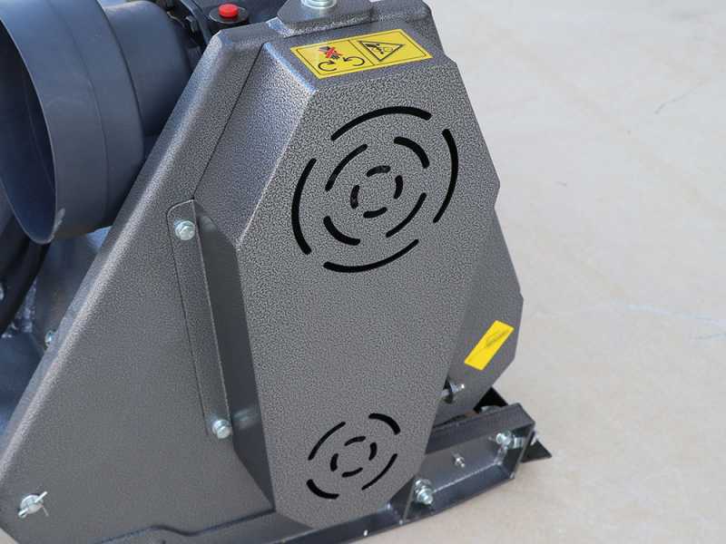 Seitlicher B&ouml;schungsmulcher BlackStone BV 140 L mit Arm f&uuml;r Traktoren der leichten Reihe