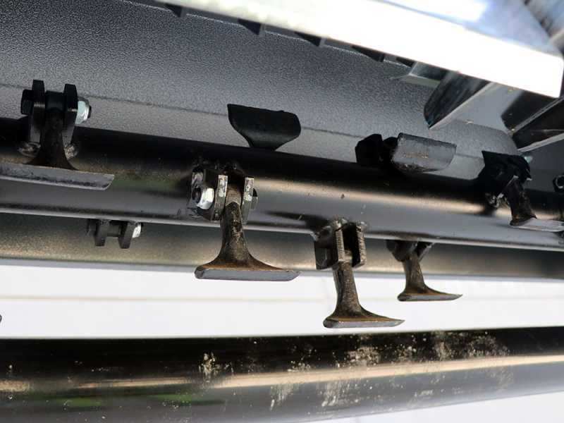 Seitlicher B&ouml;schungsmulcher BlackStone BV 100 L mit Arm f&uuml;r Traktoren der leichten Reihe