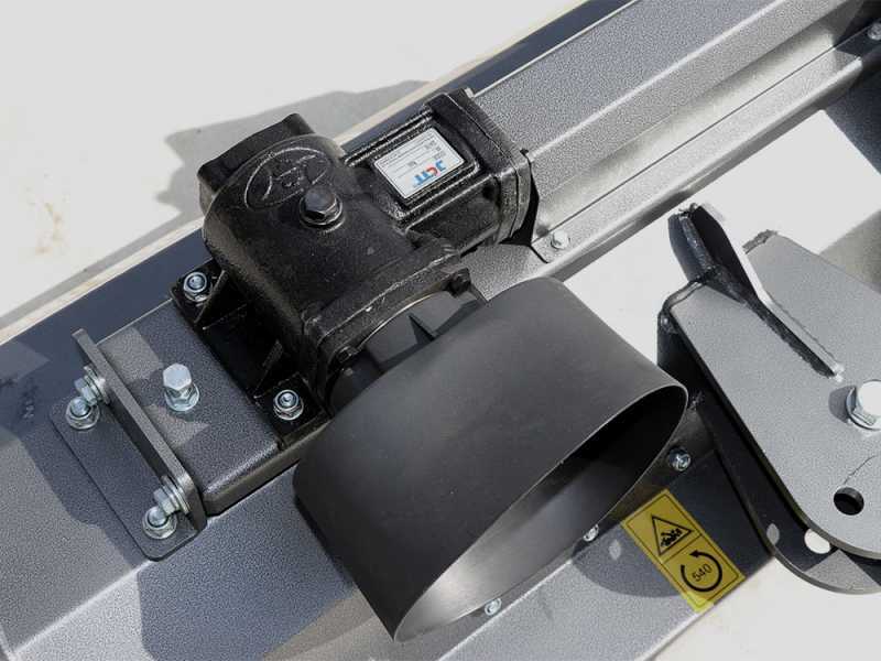 Mulcher mit manueller Verschiebung f&uuml;r leichte Baureihe Traktoren - Blackstone BL 120 MSS