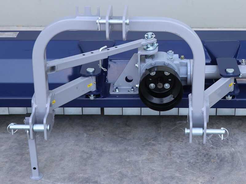 BullMach Maia 135 S – Schlegelmulcher für Traktor mit Schwenkscheibe – Mittlere Serie – Manuelle Seitenverstellung