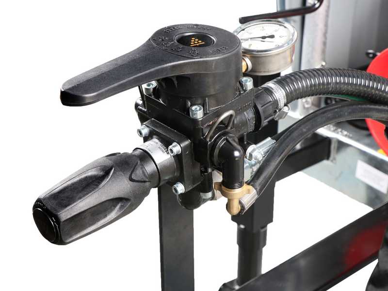 Nachlauf-Gebl&auml;sespritze Gray T Car 1500/90 mit Traktoranschluss f&uuml;r die Spr&uuml;hbehandlung - Fassungsverm&ouml;gen 1500 l - Pumpe AR1203