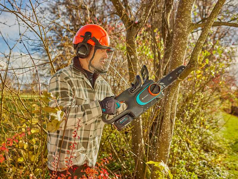 Gardena PowerSaw 250/18V - Elektrokettens&auml;ge 18V 4Ah - Schwert 25 cm