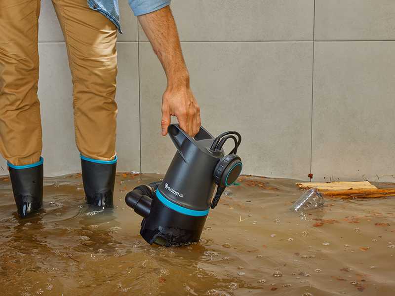 Gardena 20000 BASIC - Elektrische Tauchpumpe f&uuml;r Schmutzwasser - integrierter Schwimmer