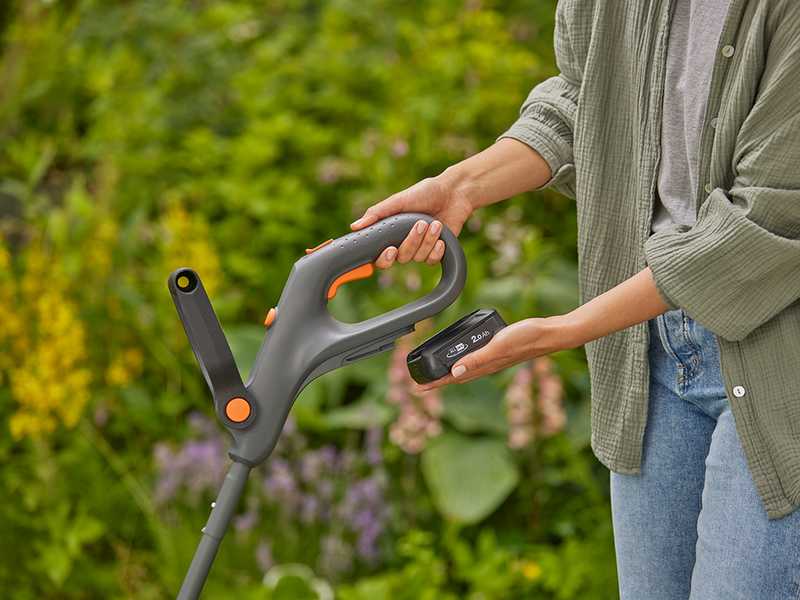 Gardena EasyTrim 25/18V P4A - Akku-Rasentrimmer - OHNE AKKU UND LADEGER&Auml;T