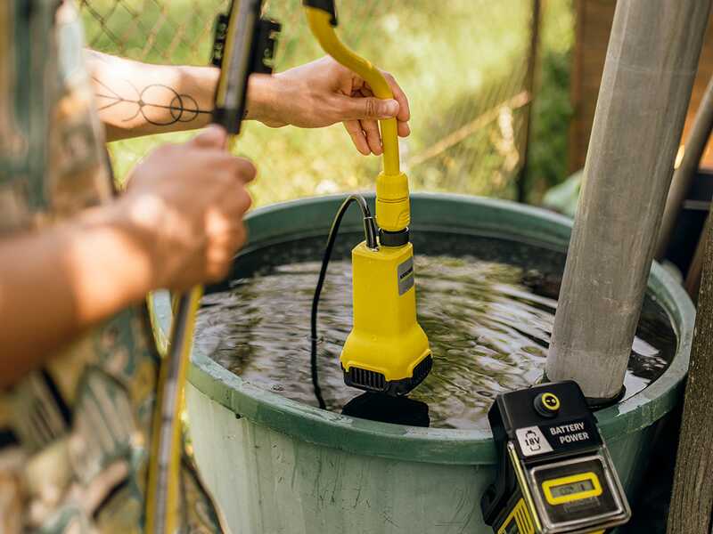 K&auml;rcher Akku-Fasspumpe BP 2.000-18 Barrel  - Klarwasser Tauchpumpe - 18V - 2,5 Ah