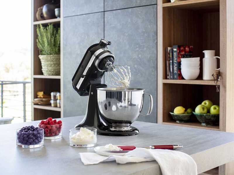 KitchenAid Artisan 5KSM125-EOB Onyx Schwarz &ndash; K&uuml;chenmaschine mit kippbarem Motorkopf