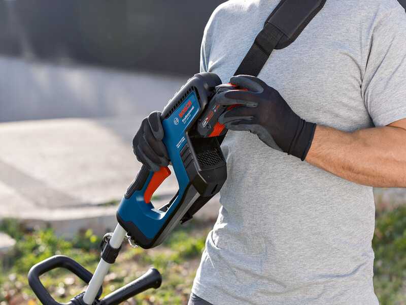 Bosch Professional GRT 18V-33 &ndash; Akku-Freischneider 18V 4Ah