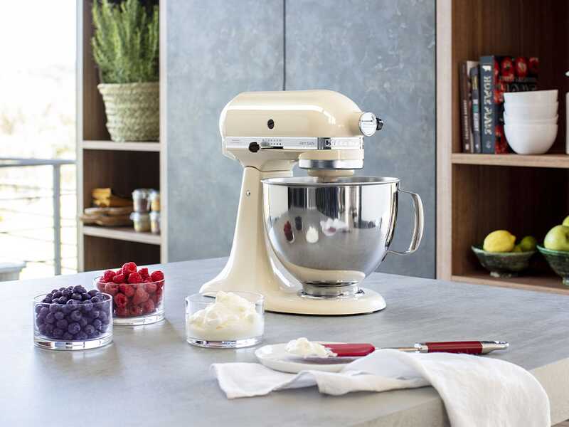 KitchenAid Artisan 5KSM125 Creme &ndash; K&uuml;chenmaschine mit kippbarem Kopf