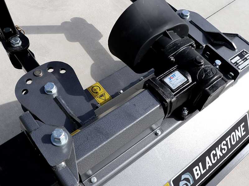 Mulcher mit manueller Verschiebung f&uuml;r leichte Baureihe Traktoren Blackstone BL 80 MSS