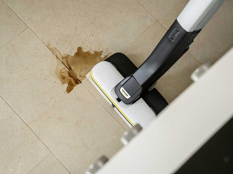 K&auml;rcher FC 4-4 &ndash; Akku-Hartbodenreiniger&ndash; 3-in-1: Saugen, Wischen &amp; Trocknen