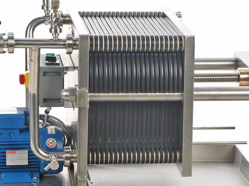 Enotecnica Pillan FC42 &ndash; Professioneller Weinfilter mit 20 Filterplatten 40x40 cm &ndash; Rahmen und Pumpe aus Edelstahl