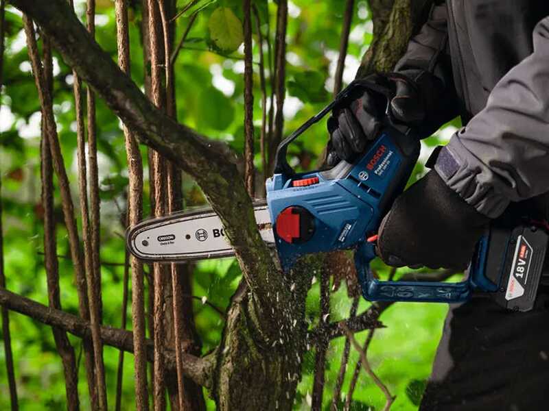 Bosch Professional GKE 18V-20 - Akku-Hochentaster - 18V 4Ah