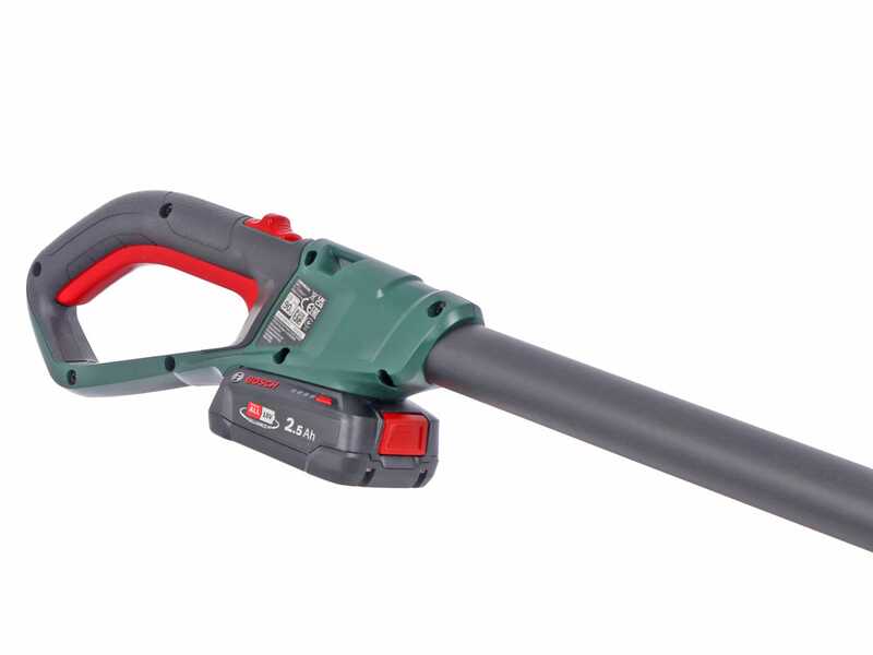 Bosch UniversalHedgePole 18 &ndash; Akku-Teleskop-Heckenschere&ndash; 18 V/2,5 Ah