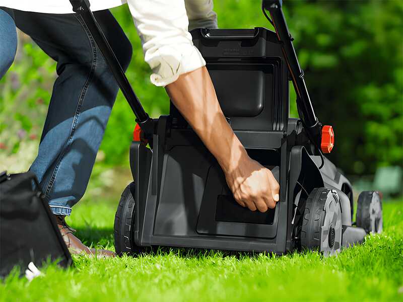 Bosch Rotak18V2-43 &ndash; Akku-Rasenm&auml;her &ndash; 2X18V/4Ah &ndash; Schnittbreite 43 cm