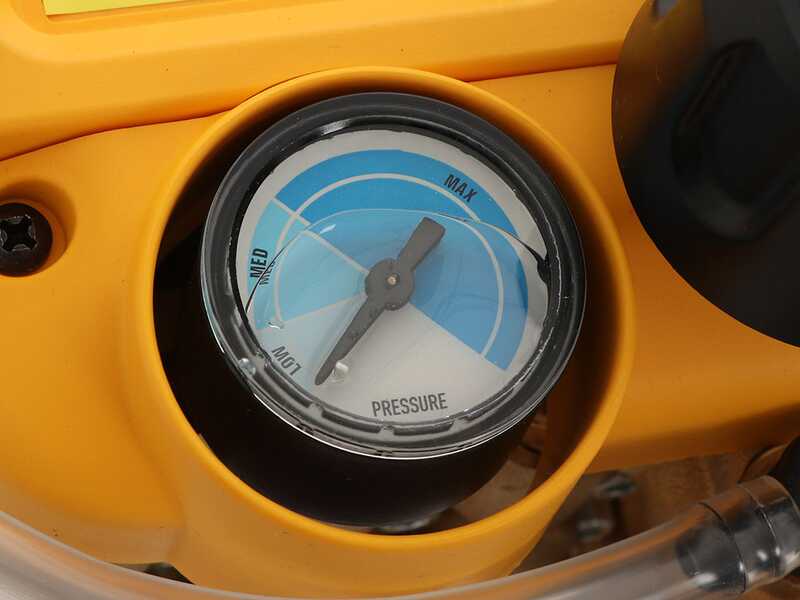 Hochdruckreiniger DeWalt DXPW 003CE KART - max. Druck 150 bar  - F&ouml;rdermenge 630 l/h - auf Wagen mit R&auml;dern