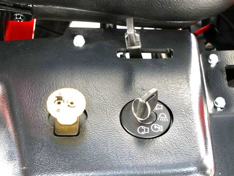 GeoTech ZTM 107-200 &ndash; Professioneller Nullwendekreis-Aufsitzm&auml;her &ndash; Seitenauswurf &ndash; Motor 546 ccm