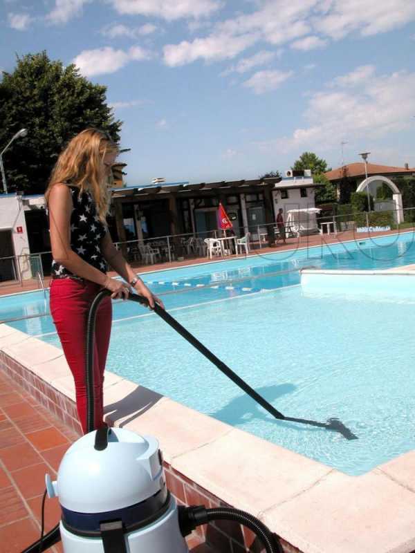 Schwimmbad-Staubsauger Lavor Swimmy - Nass-/Trockensauger zur Reinigung von Schwimmbecken